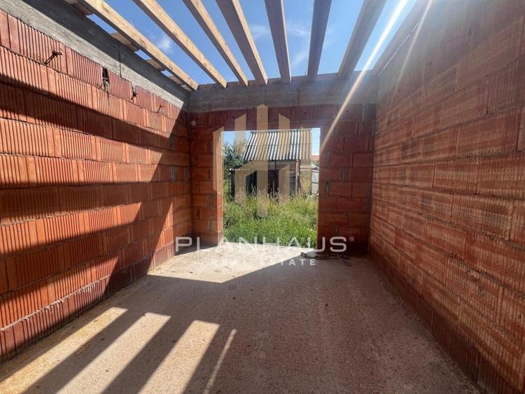 Case individuale Satu Nou de Sus , la rosu / semifinisate , 500 - 700 mp teren - 21