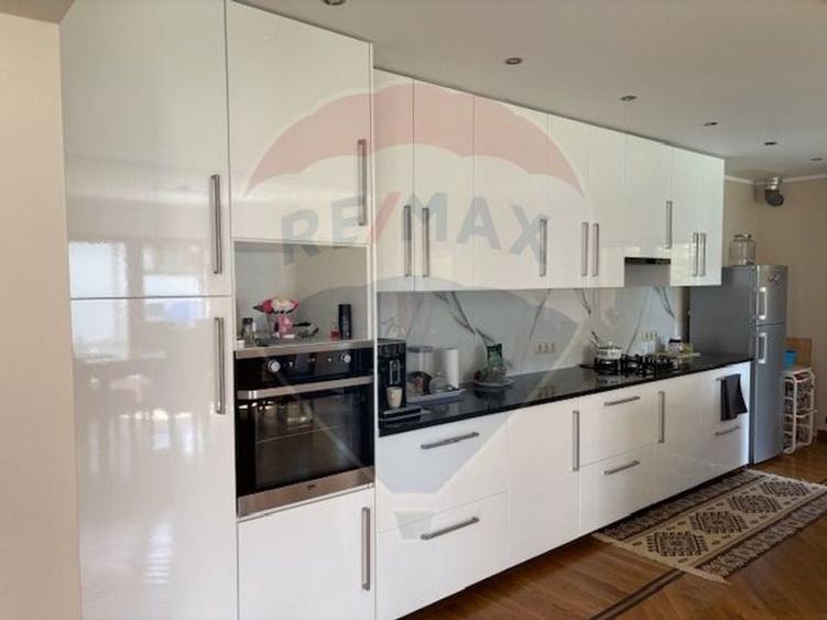 Casa / Vila cu 5 camere de vanzare - 9