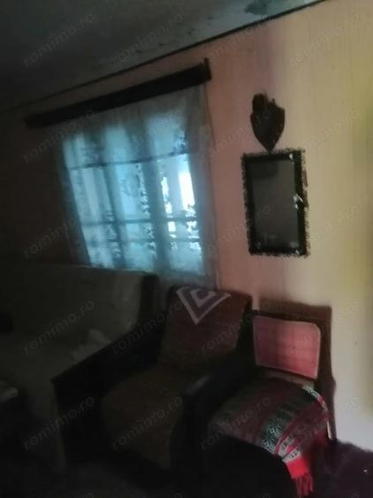 Teren intravilan de vanzare pe care se afla o casa batraneasca - 9