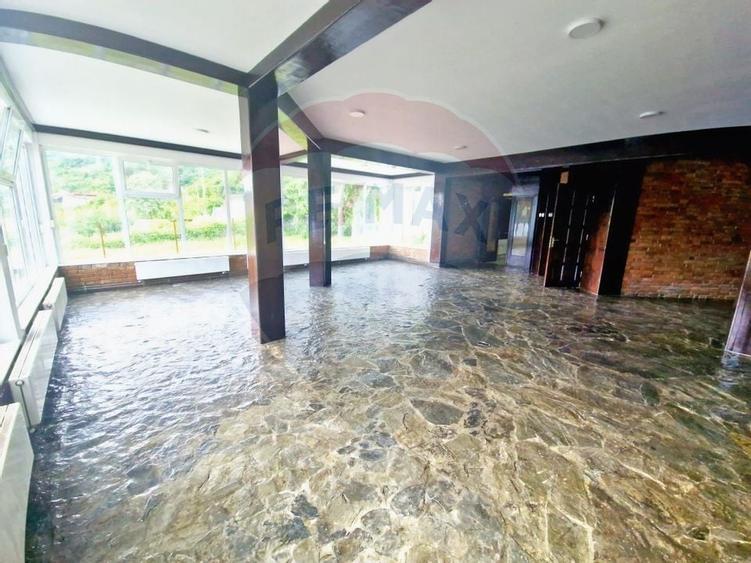 Pensiune Eselnita / 16 camere / Teren - 1448 mp / Ponton - 4