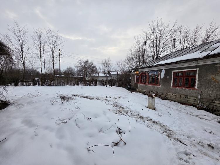 Casa batraneasca 74 mp si curte 1080 mp intravilan com Branistea Titu - 3