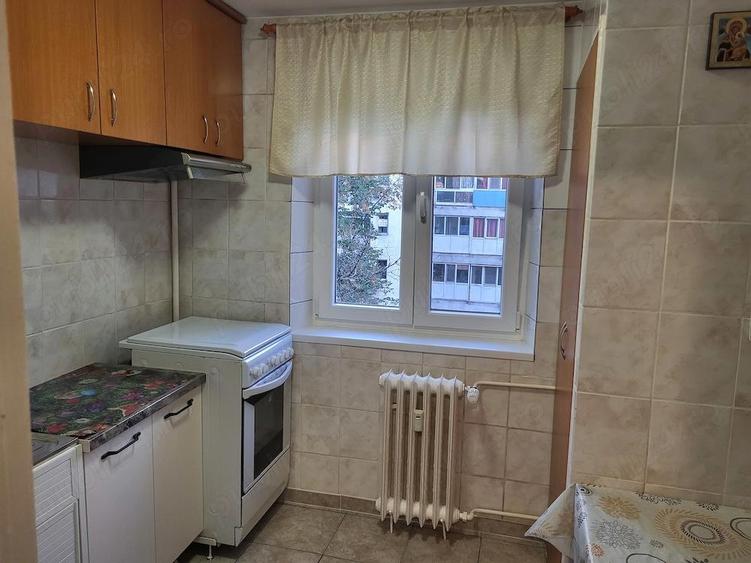 Inchiriez garsoniera confort.1 decomandata fara balcon. Suprafa?a utila 27mp. Utilata ?i mobilata - 4