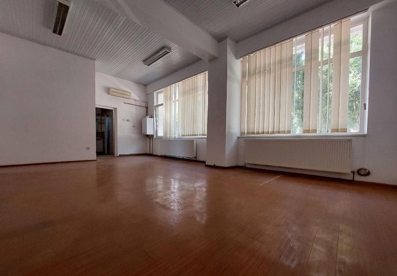 De inchiriat sau de vanzare spatiu comercial central in Pascani - 3