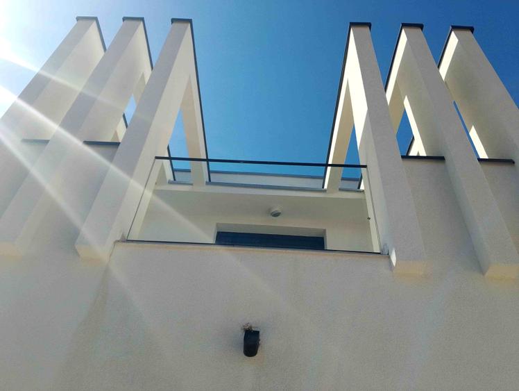 VILA NOUA, Brancoveanu, Alunisului,  extravaganta, senzationala, garaj, comis. 0 - 1