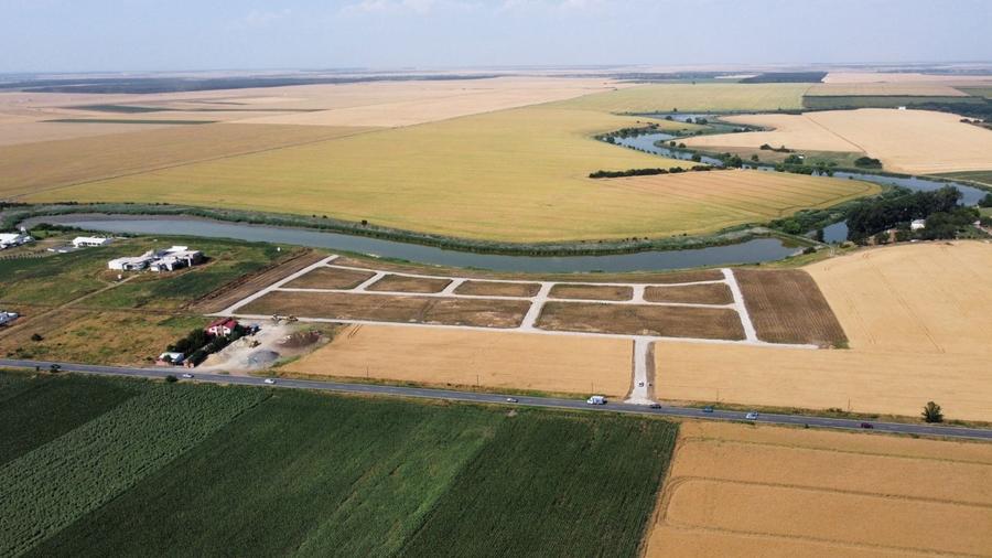 Teren Intravilan In Rate in Frumusani | utilitati: gaz, curent | #RG1 - 1