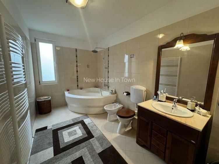 Casa spatioasa - Livezeni, 5 - 6 camere/ 190 mp + teren 920 mp - 6