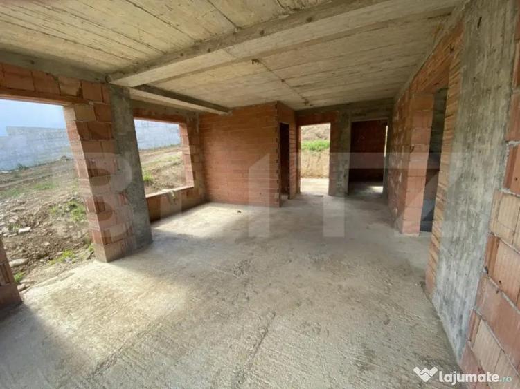 Casa familiala la rosu in suprafat utila de 199 mp si 400 mp - 1