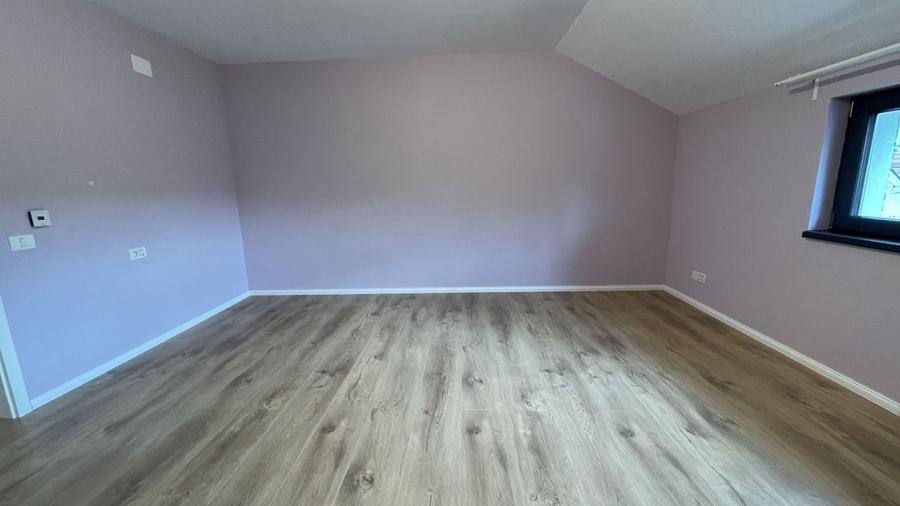 Casa spatioasa,amenajata in zona Lipovei - 14