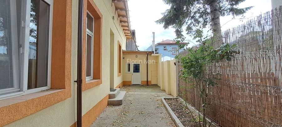 Tineretului, 350 m metrou, casa 2 camere + curte, pretabila investitie Tineretului, 350 m metrou, casa 2 camere + curte, pretabila investitie