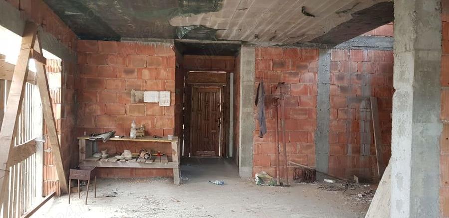 Casă cu 4 camere cu Teren 375 Mp în Cazasu