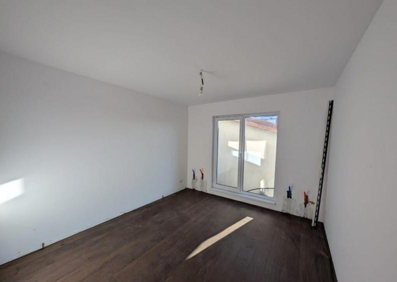 Casa Spa?ioasa cu 7 Camere, 242 mp Utili ?i 600 mp Teren - 8