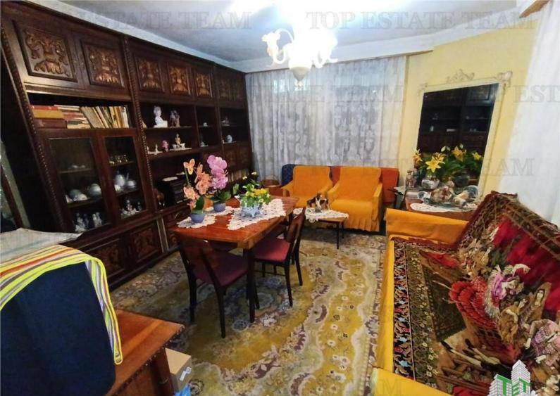 Casa, gradina si curte intr - un peisaj de poveste, aici in - 25