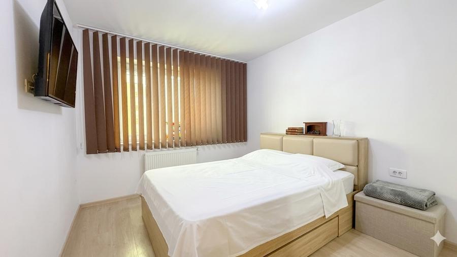 Studio in Kasper Coresi, vedere către aleea pietonală, loc de parcare si boxa - 6