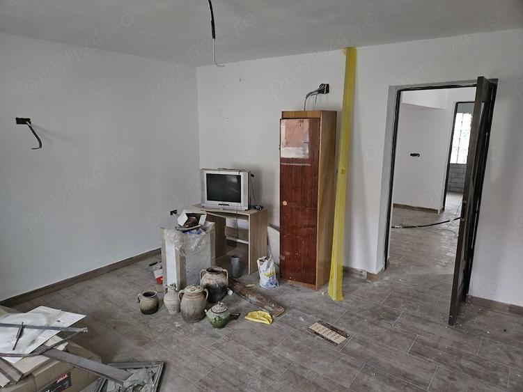 Casă cu 2 camere cu Teren 1600 Mp în Slatina-Nera
