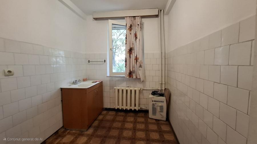 Strada Traian - ap 2 cam , parter /10 , gaze la usa (cf 1) SU 48 mp - 13