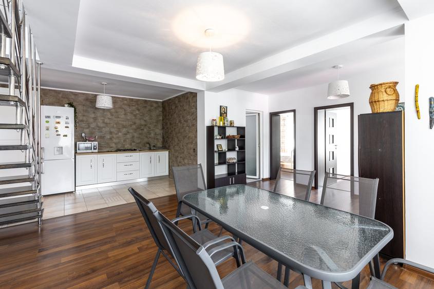 Video / Duplex 5 camere in vila, curte, 2008, Mamaia Nord, vezi video - 11