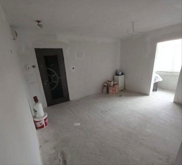 Apartament de vanzare partial renovat - 4
