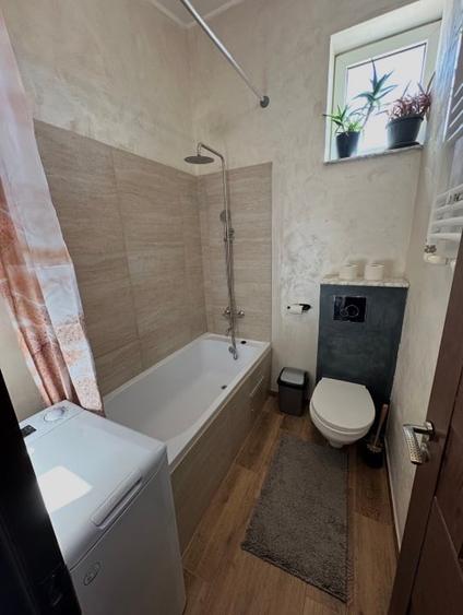 Apartament cu 5 camere decomandat, mobilat în Capitol