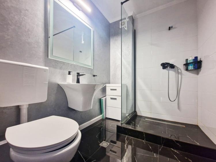 Ap de 4 cam de vanzare, Statiunea Mamaia, vedere la mare si lac, 150m de plaja. - 9