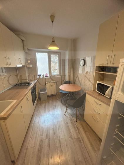 Garsoniera Spatioasa - Mircea Voda 46 - Metrou Timpuri Noi - 2