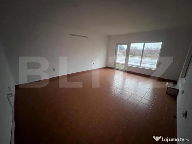 Spa?iu comercial 55 mp cu posibilitate terasa Targovi - 1