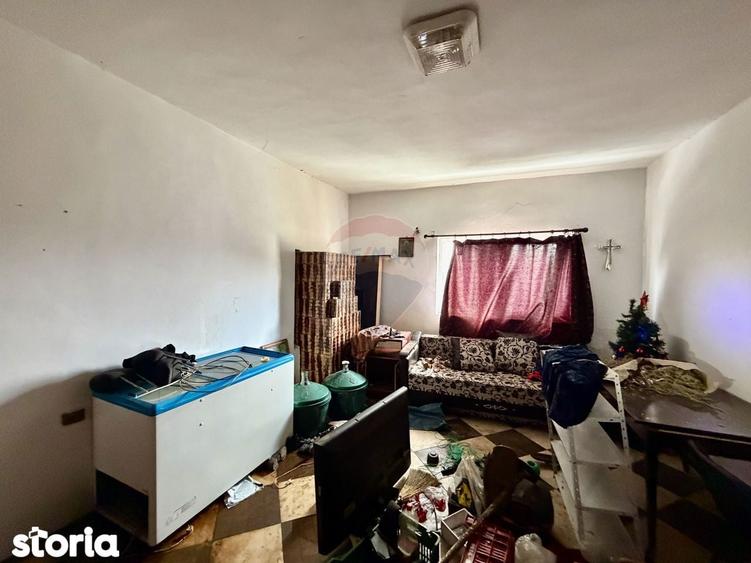 Casa cu 4 camere si teren 7727 mp Blidari - 2