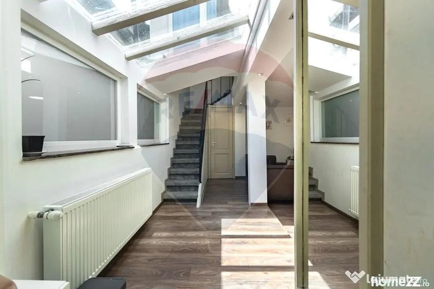 Apartament cu 3 camere nedecomandat în Schei