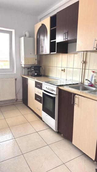 Apartament cu 3 camere decomandat, mobilat în Dumbrava 2