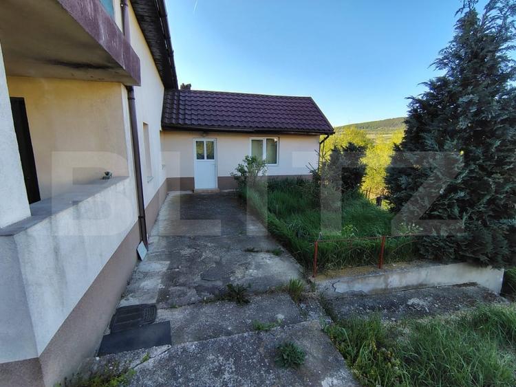 Casă individuală cu 4 camere cu Garaj în Vâlcele