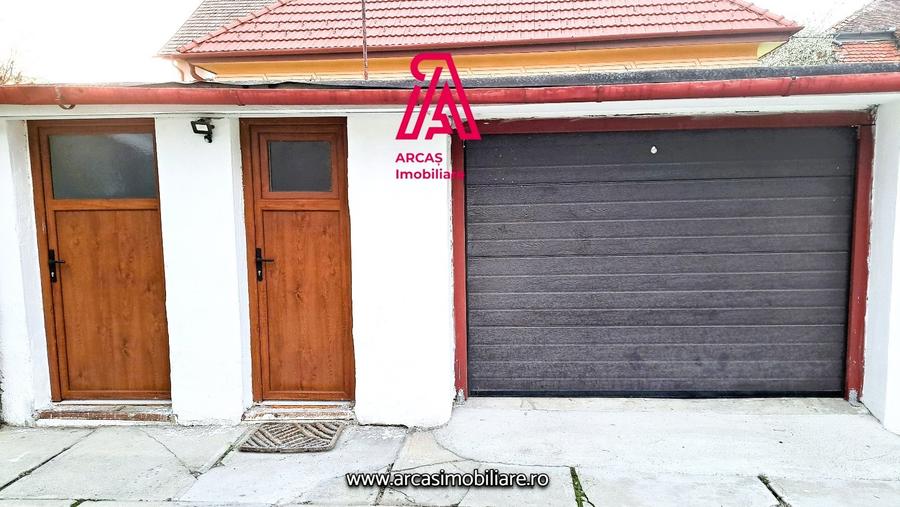 Casă cu 7 camere cu Canalizare în Trei Stejari