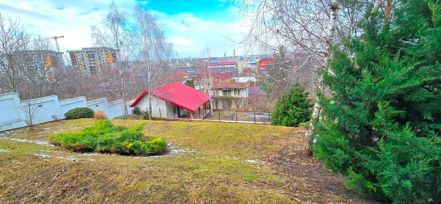 Casă individuală cu 6 camere cu Canalizare în Bucium