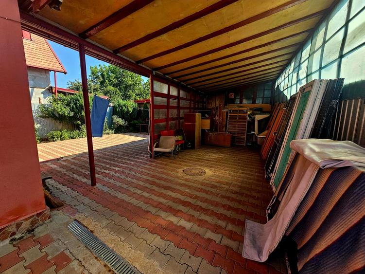 Casă individuală cu 9 camere cu Garaj în Strejnicu