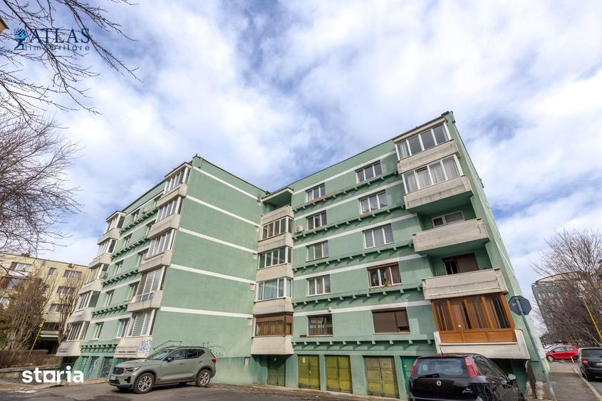 Apartament cu 3 camere decomandat, mobilat în Hărmanului