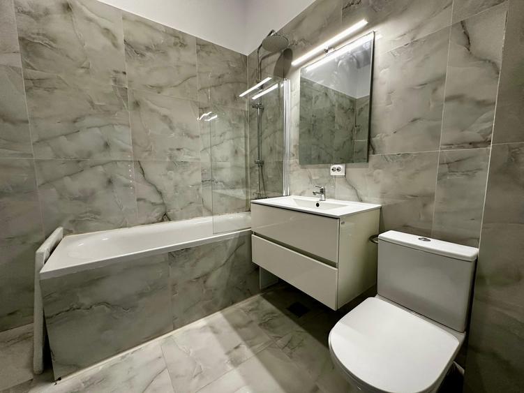 Apartament cu 3 camere semidecomandat, mobilat în Dâmbul Rotund