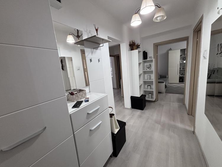 Apartament cu 4 camere decomandat, mobilat în Doamna Ghica