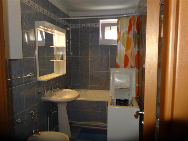 Apartament cu 2 camere semidecomandat, mobilat în P-ța Gării