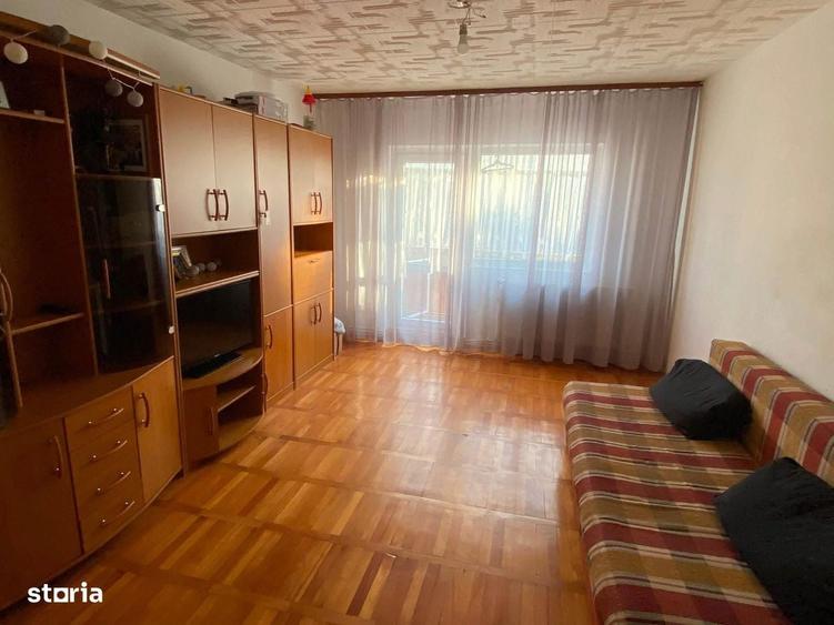 Apartament cu 3 camere decomandat în Kogălniceanu
