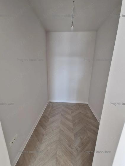 Apartament cu 3 camere semidecomandat în Aradului