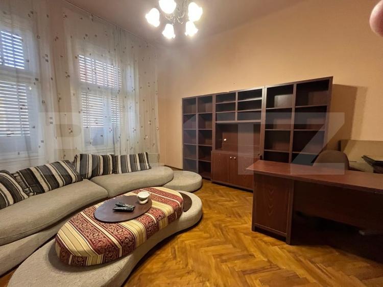 Apartament cu 2 camere semidecomandat, mobilat în Central