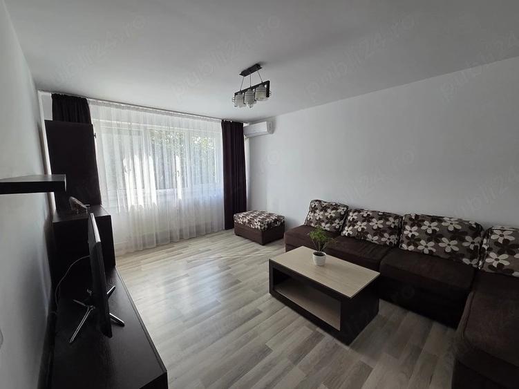 Apartament cu 3 camere decomandat în Titan