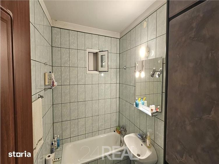 De vanzare - casa si curte mare in zona Metroului Republica - 9