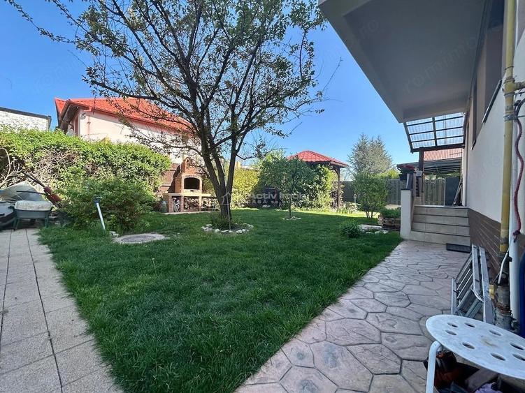 Casă cu 8 camere cu Teren 903 Mp în Odăile