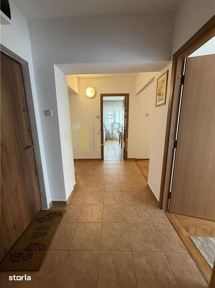 Apartament cu 3 camere, mobilat în Republicii