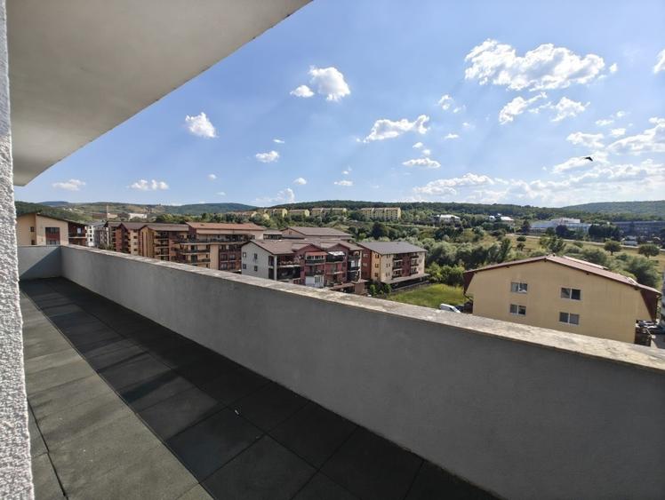 Apartament cu 3 camere decomandat, mobilat în Florești