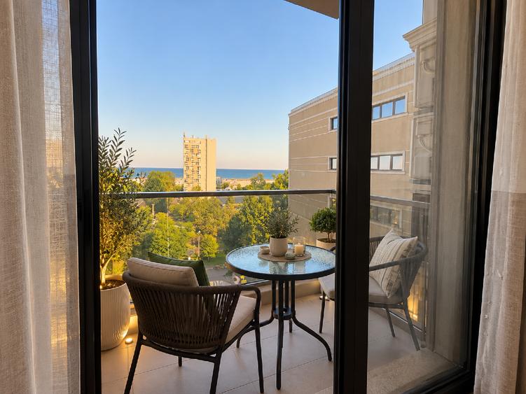 Apartament cu 2 camere semidecomandat, mobilat în Central