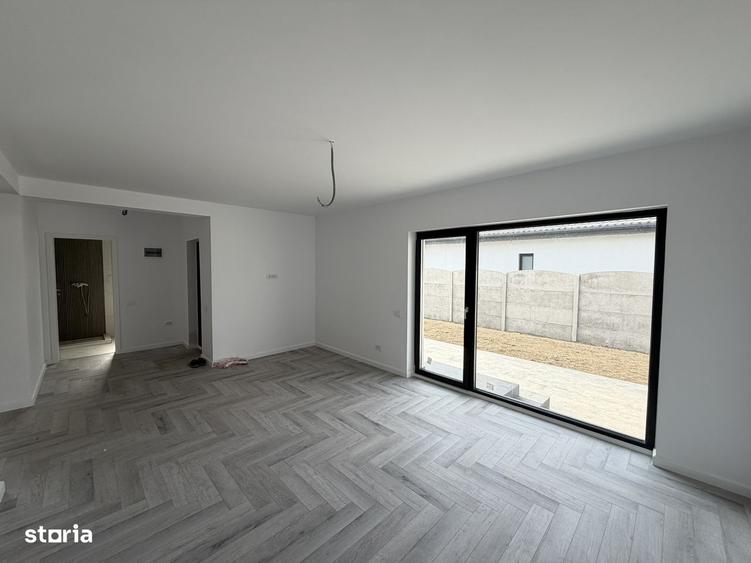 Casă cu 4 camere cu Teren 400 Mp în Clinceni