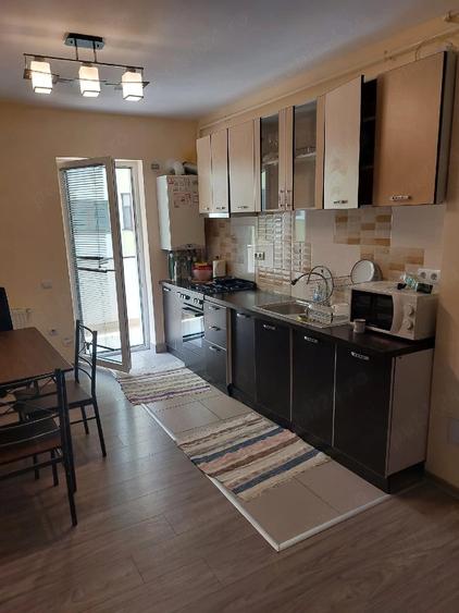 Apartament cu 3 camere decomandat în Florești
