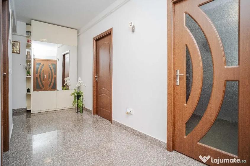 Apartament cu 3 camere decomandat în Rediu