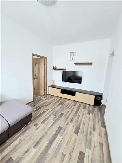 Apartament cu 2 camere semidecomandat în Km 4-5