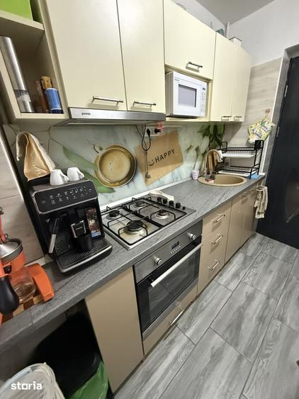 Apartament cu 3 camere semidecomandat în Mioriței